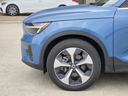 Used 2025 Volvo XC40 B5 Plus image 15