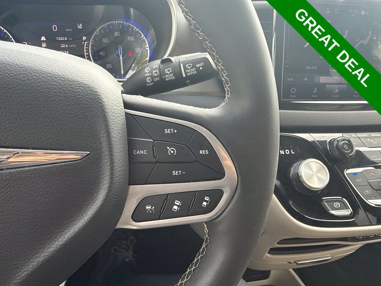 Used 2024 Chrysler Pacifica Touring-L FWD image 21