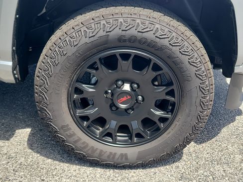 Used 2026 Toyota Tacoma SR5 AWD/4WD image 10