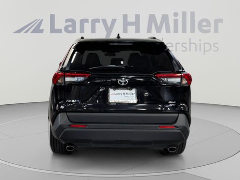 Used 2025 Toyota RAV4 XLE AWD/4WD image 4