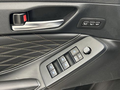 Used 2022 Toyota Avalon Limited image 13