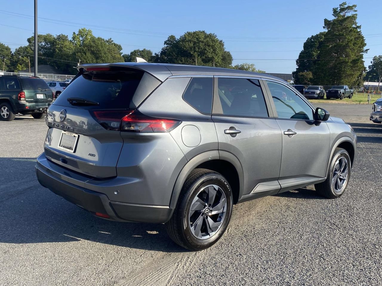 Used 2025 Nissan Rogue SV FWD image 8