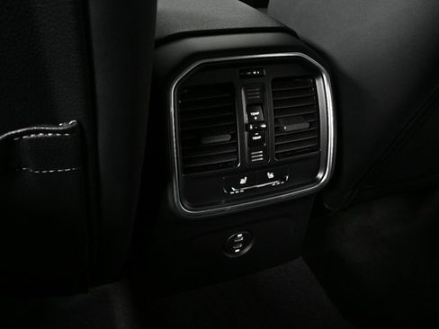 New 2026 Porsche Macan image 22