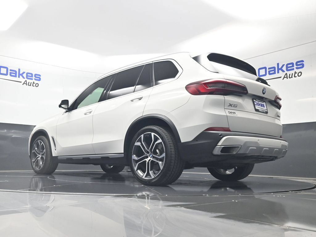 Used 2022 BMW X5 xDrive40i w/ Executive Package AWD/4WD image 42
