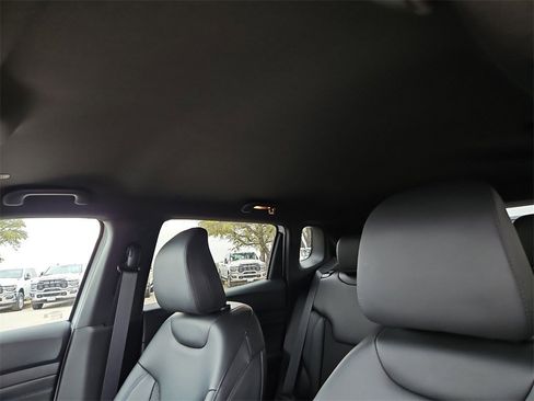 New 2026 Jeep Compass Latitude image 21