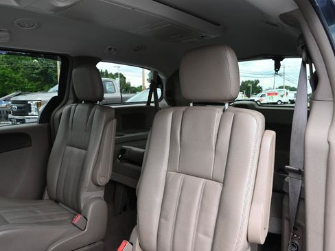 Used 2014 Chrysler Town & Country Touring FWD image 23