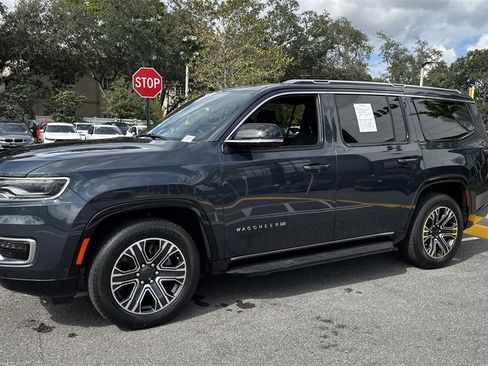 Used 2023 Jeep Wagoneer Series II image 11