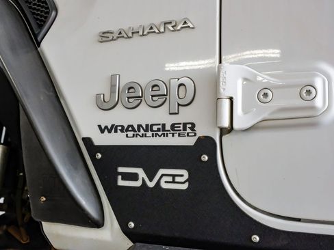 Used 2018 Jeep Wrangler Unlimited Sahara image 53