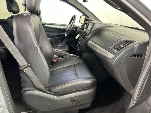 Used 2019 Dodge Grand Caravan GT FWD image 26