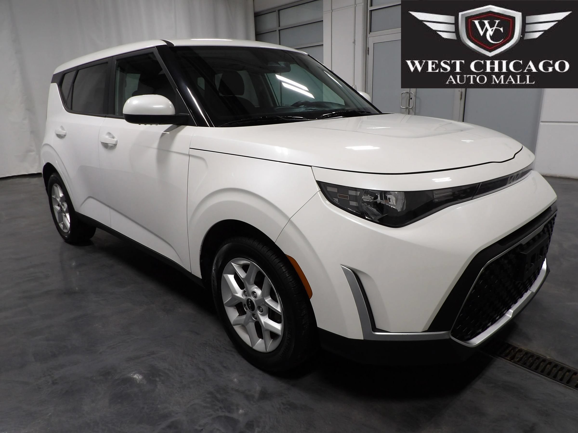 Used 2023 Kia Soul LX w/ Option Group 015 FWD image 1