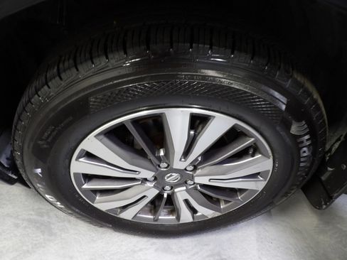 Used 2017 Nissan Pathfinder SV w/ SV Cold Weather Package AWD/4WD image 24