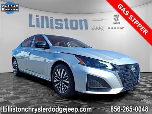 Used 2024 Nissan Altima 2.5 SV image 1