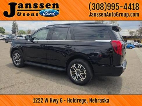 Used 2025 Ford Expedition Active AWD/4WD image 6