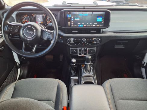 Used 2025 Jeep Gladiator Sport AWD/4WD image 5