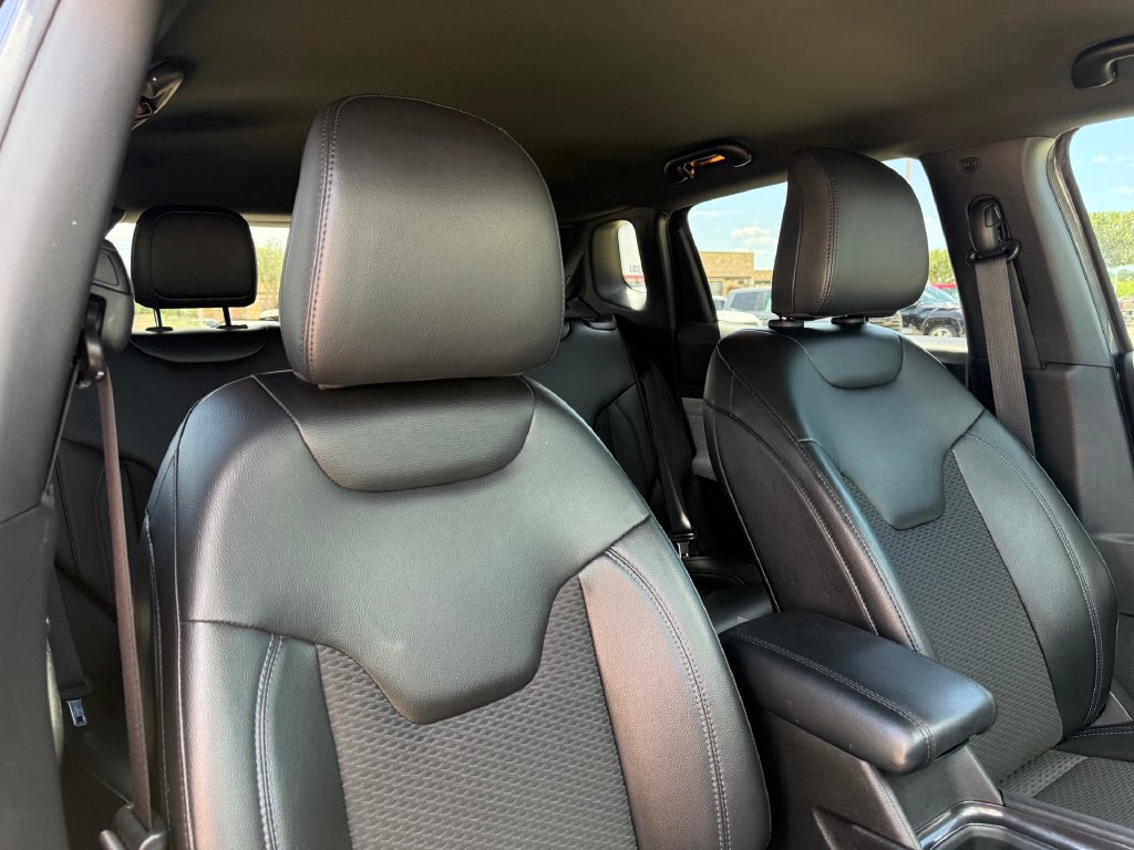 Used 2023 Jeep Compass Latitude AWD/4WD image 26