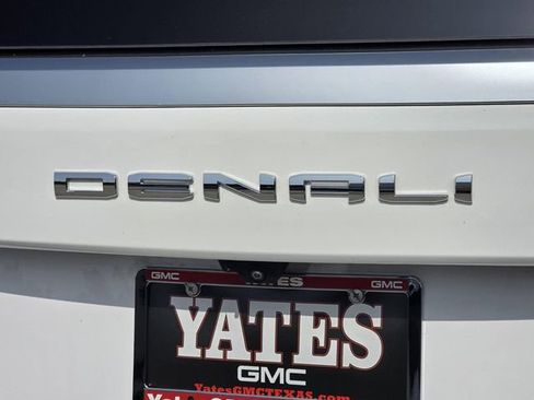 Used 2025 GMC Yukon Denali RWD image 8