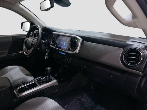 Used 2022 Toyota Tacoma SR5 AWD/4WD image 27