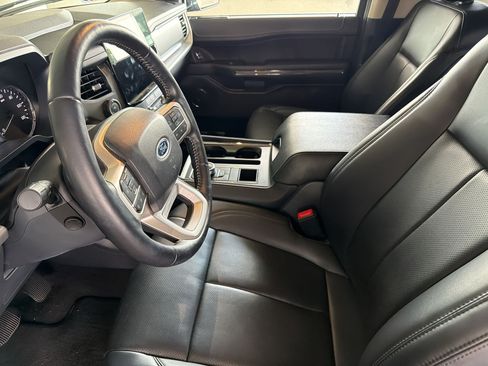 Used 2022 Ford Expedition XLT RWD image 4
