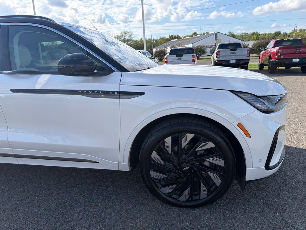 Used 2024 Lincoln Nautilus Black Label w/ Jet Appearance Package (87T) AWD/4WD image 6