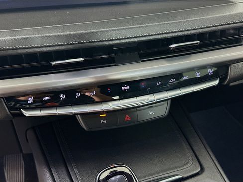 Used 2024 Cadillac XT4 Premium Luxury image 24