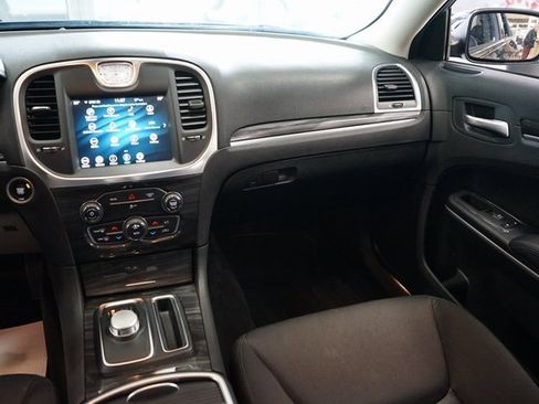 Used 2021 Chrysler 300 Touring w/ Sport Appearance Package image 10