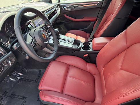 Certified 2026 Porsche Macan AWD/4WD image 4