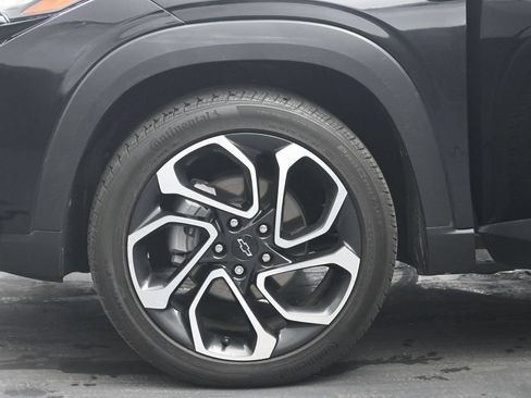Used 2025 Chevrolet Trax RS w/ Sunroof Package FWD image 29