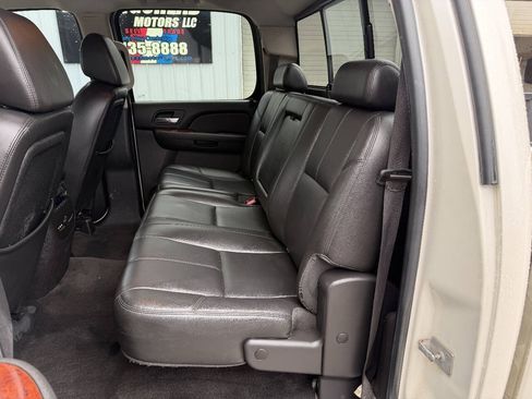 Used 2009 GMC Sierra 1500 SLT w/ White Diamond Edition AWD/4WD image 9