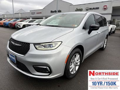 New 2026 Chrysler Pacifica Select