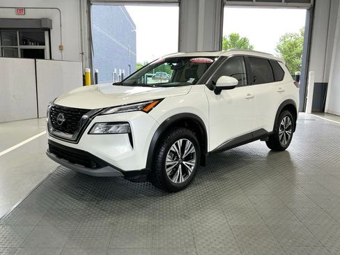 Used 2023 Nissan Rogue SV w/ SV Premium B Package AWD/4WD image 2