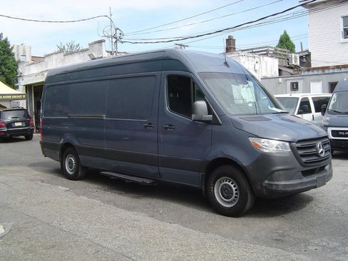 Used 2021 Mercedes-Benz Sprinter 2500 image 1