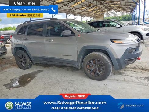 Used 2017 Jeep Cherokee Trailhawk AWD/4WD image 5