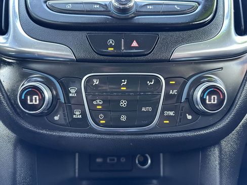 Used 2022 Chevrolet Equinox LT FWD image 25