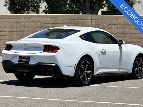 Used 2025 Ford Mustang Coupe RWD image 4