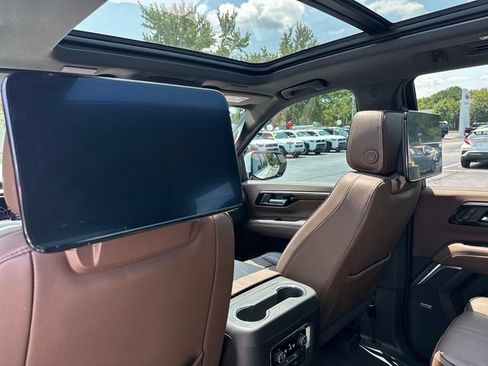 Used 2025 Chevrolet Tahoe High Country AWD/4WD image 20