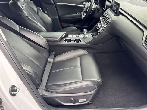 Used 2022 Genesis G70 2.0T image 13