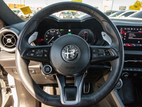 Used 2024 Alfa Romeo Tonale Veloce image 17