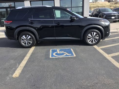 Used 2025 Nissan Pathfinder SL image 6
