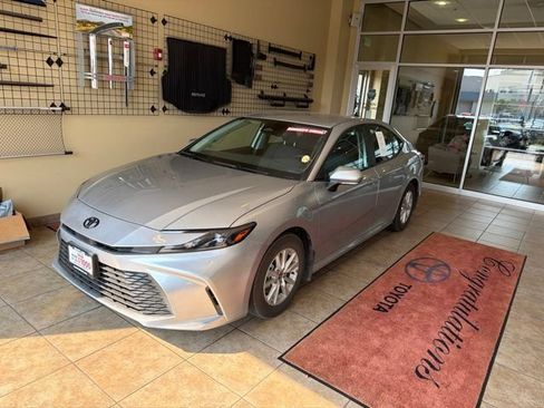 Used 2026 Toyota Camry LE w/ Preferred Package 2 (TMS) FWD image 2
