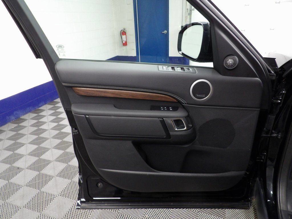 Used 2024 Land Rover Discovery Dynamic SE AWD/4WD image 45