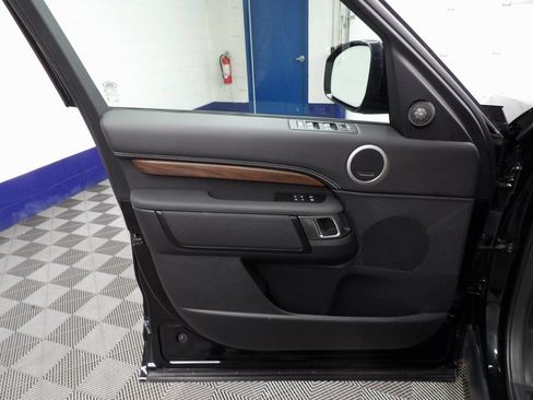 Used 2024 Land Rover Discovery Dynamic SE AWD/4WD image 45