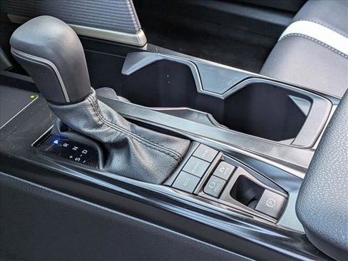 Used 2025 Toyota Camry SE image 12