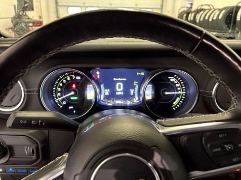 Used 2023 Jeep Wrangler Unlimited Sahara w/ Cold Weather Group AWD/4WD image 14