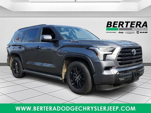 Used 2025 Toyota Sequoia SR5 image 1