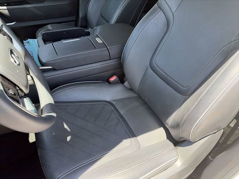 Used 2025 INFINITI QX80 Luxe RWD image 11