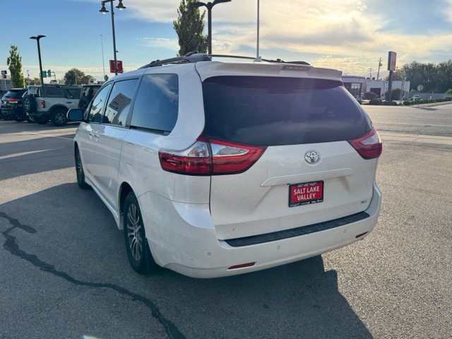 Used 2019 Toyota Sienna XLE Premium FWD image 4