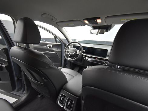 Used 2025 Kia Sorento S image 20