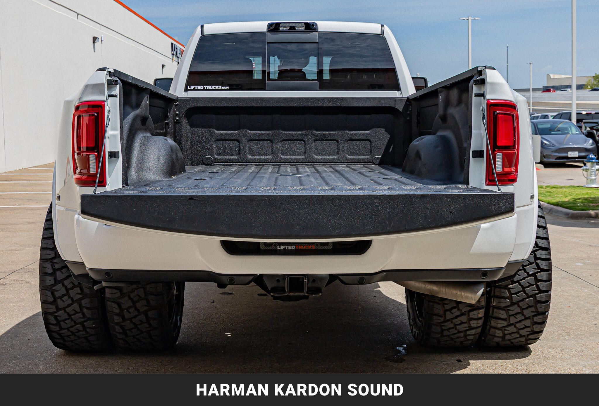 Used 2025 RAM 3500 Limited AWD/4WD image 9