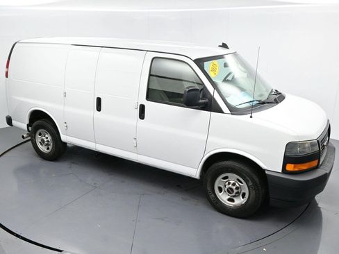 Used 2018 GMC Savana 2500 w/ Enhanced Convenience Package RWD image 32