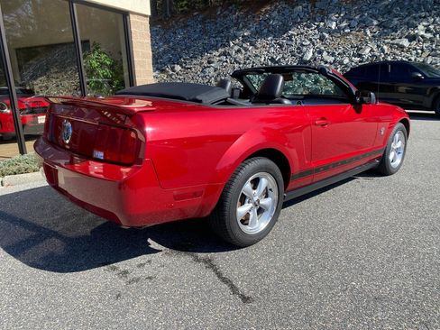 Used 2009 Ford Mustang Convertible image 2